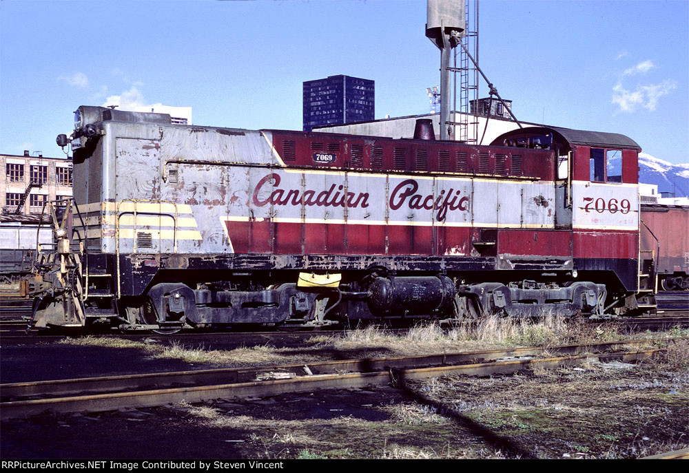 Canadian Pacific BLW DS44-1000 #7069